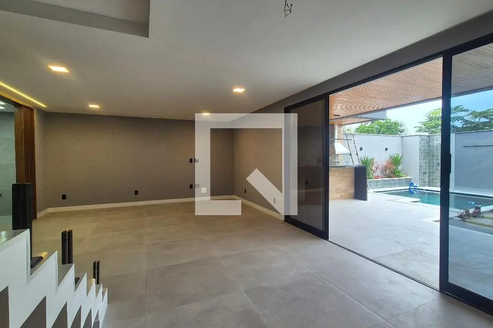 Casa com 4 quartos à venda, 265m2 em Rio De Janeiro - RJ - imagem 3 Foto 3 de Casa com 4 quartos à venda, 265m2 em Rio De Janeiro - RJ