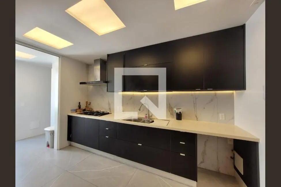 Apartamento com 3 quartos à venda, 220m2 em Rio De Janeiro - RJ - imagem 3 Foto 3 de Apartamento com 3 quartos à venda, 220m2 em Rio De Janeiro - RJ