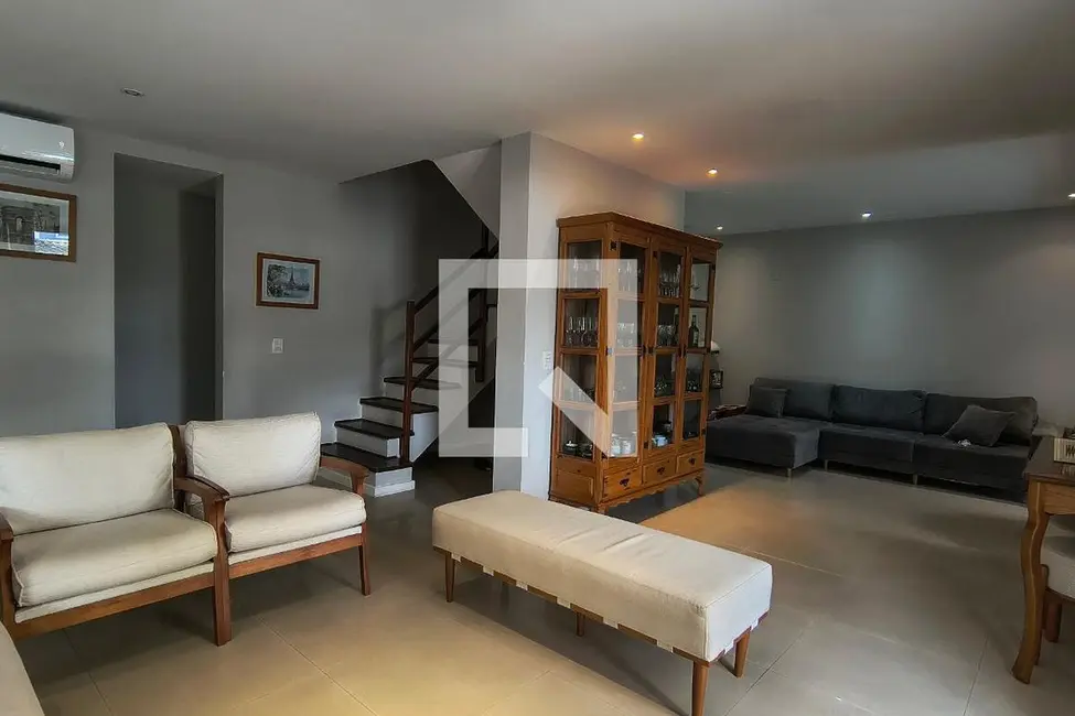 Foto 2 de Casa com 4 quartos à venda, 350m2 em Rio De Janeiro - RJ