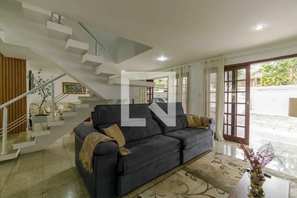 Casa com 5 quartos à venda, 600m2 em Rio De Janeiro - RJ - imagem 3 Foto 3 de Casa com 5 quartos à venda, 600m2 em Rio De Janeiro - RJ