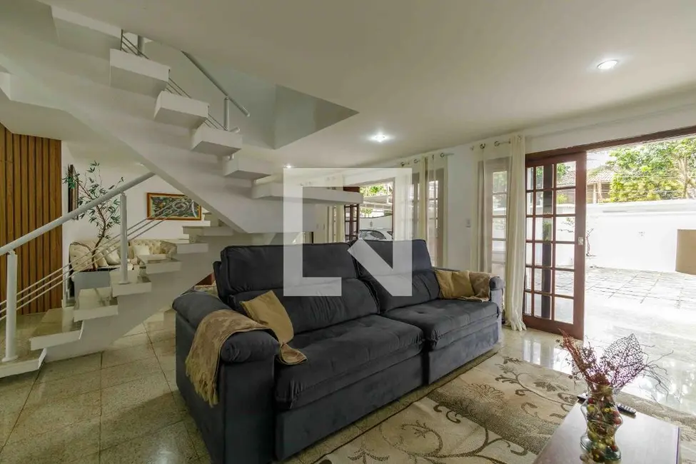 Casa com 5 quartos à venda, 600m2 em Rio De Janeiro - RJ - imagem 4 Foto 4 de Casa com 5 quartos à venda, 600m2 em Rio De Janeiro - RJ