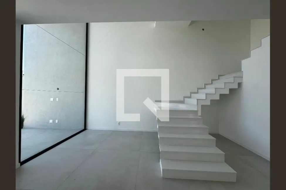Casa com 3 quartos à venda, 230m2 em Rio De Janeiro - RJ - imagem 4 Foto 4 de Casa com 3 quartos à venda, 230m2 em Rio De Janeiro - RJ