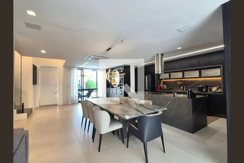 Casa de Condomínio com 2 quartos à venda, 270m2 em Rio De Janeiro - RJ - imagem 3 Foto 3 de Casa de Condomínio com 2 quartos à venda, 270m2 em Rio De Janeiro - RJ