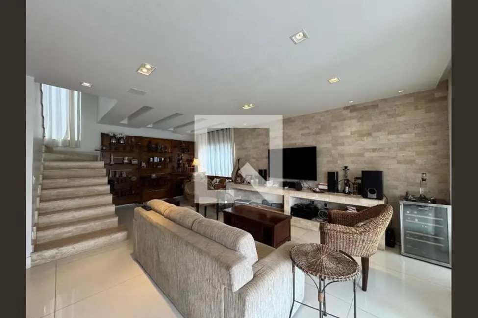 Casa de Condomínio com 4 quartos à venda, 350m2 em Rio De Janeiro - RJ - imagem 2 Foto 2 de Casa de Condomínio com 4 quartos à venda, 350m2 em Rio De Janeiro - RJ