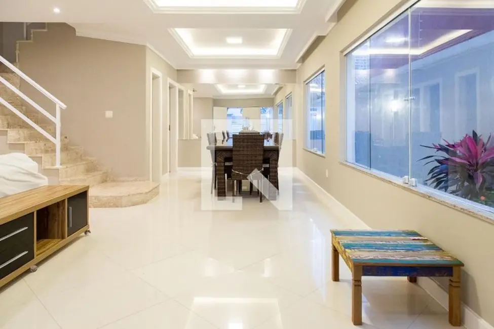 Casa com 4 quartos à venda, 330m2 em Rio De Janeiro - RJ - imagem 4 Foto 4 de Casa com 4 quartos à venda, 330m2 em Rio De Janeiro - RJ