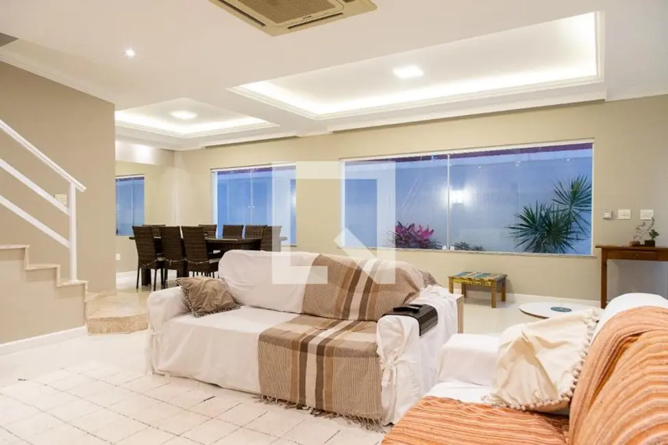 Casa com 4 quartos à venda, 330m2 em Rio De Janeiro - RJ - imagem 2 Foto 2 de Casa com 4 quartos à venda, 330m2 em Rio De Janeiro - RJ