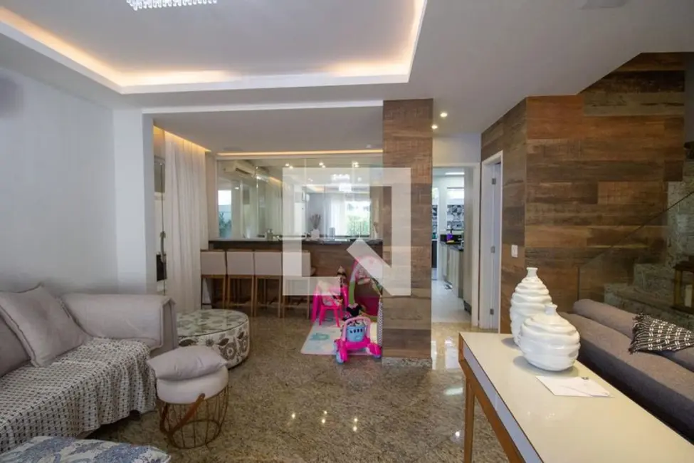 Casa de Condomínio com 5 quartos à venda, 220m2 em Rio De Janeiro - RJ - imagem 2 Foto 2 de Casa de Condomínio com 5 quartos à venda, 220m2 em Rio De Janeiro - RJ
