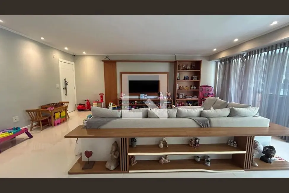 Apartamento com 3 quartos à venda, 185m2 em Rio De Janeiro - RJ - imagem 3 Foto 3 de Apartamento com 3 quartos à venda, 185m2 em Rio De Janeiro - RJ