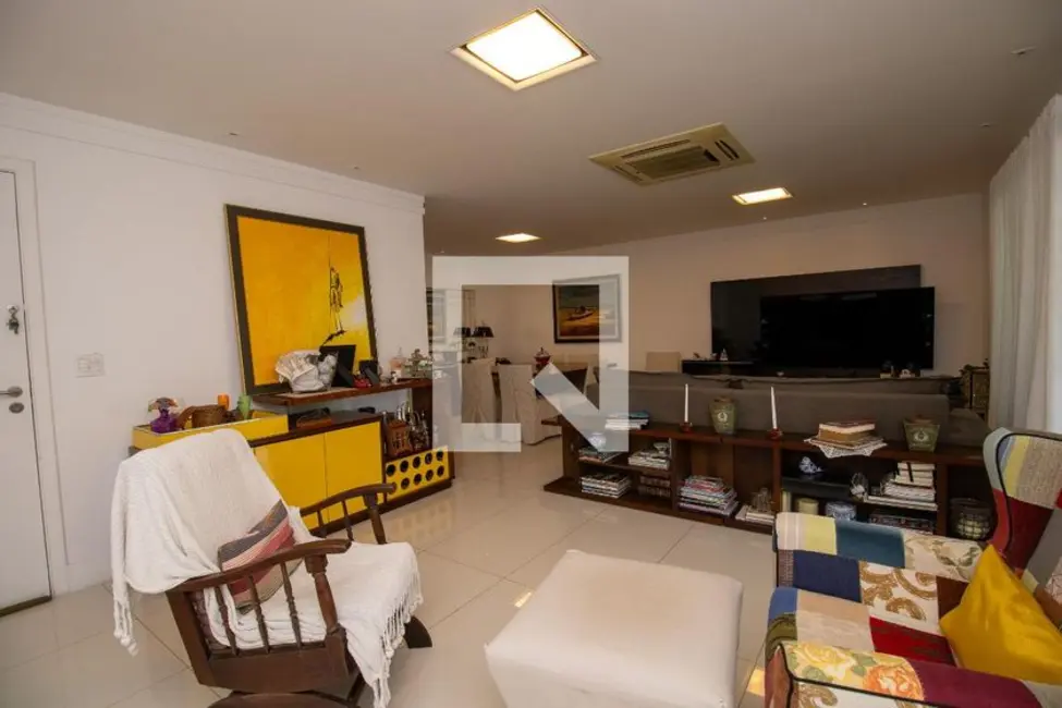 Apartamento com 3 quartos à venda, 190m2 em Rio De Janeiro - RJ - imagem 4 Foto 4 de Apartamento com 3 quartos à venda, 190m2 em Rio De Janeiro - RJ