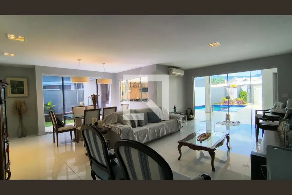 Foto 3 de Casa com 4 quartos à venda, 300m2 em Rio De Janeiro - RJ