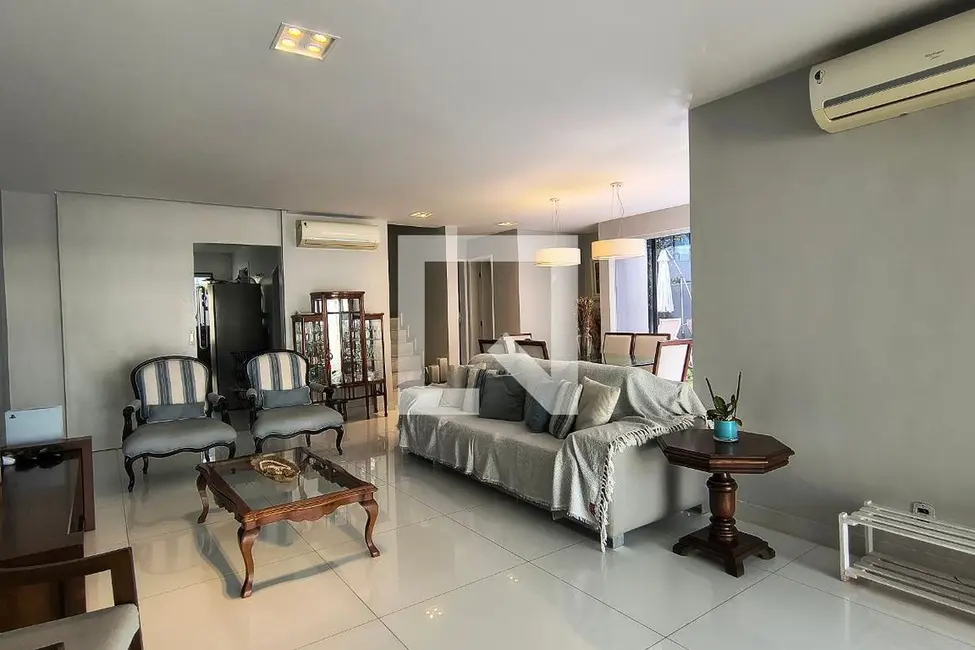 Foto 2 de Casa com 4 quartos à venda, 300m2 em Rio De Janeiro - RJ