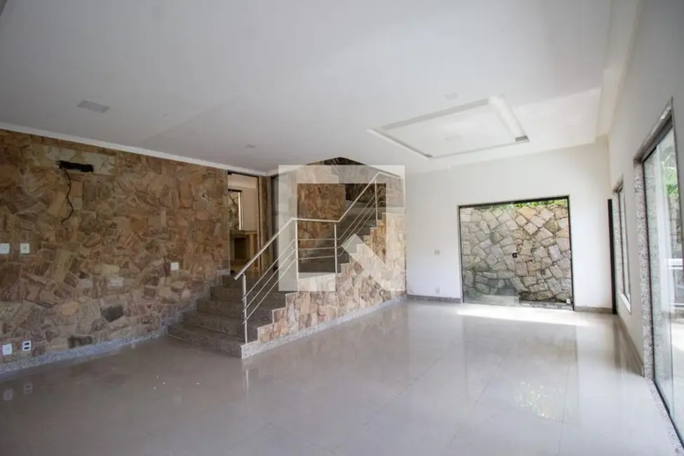 Casa de Condomínio com 3 quartos à venda, 350m2 em Rio De Janeiro - RJ - imagem 3 Foto 3 de Casa de Condomínio com 3 quartos à venda, 350m2 em Rio De Janeiro - RJ