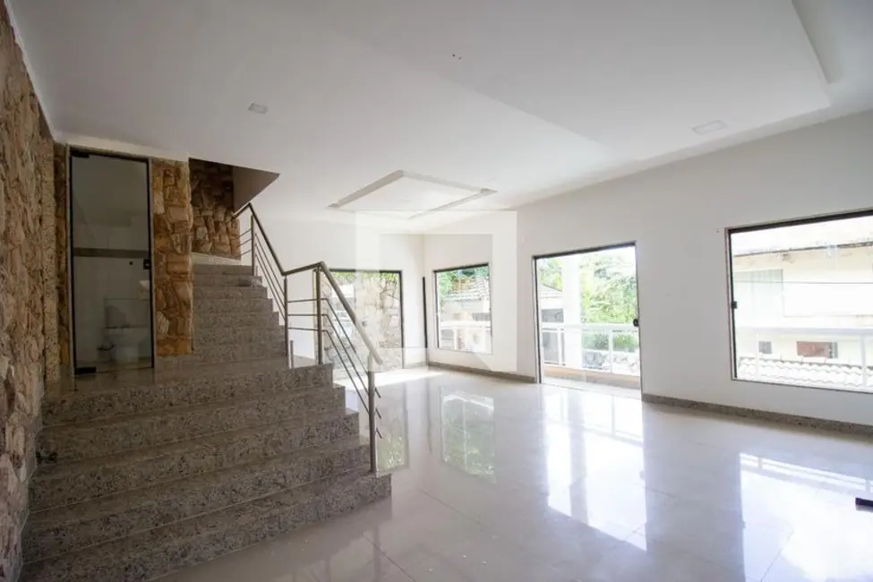 Casa de Condomínio com 3 quartos à venda, 350m2 em Rio De Janeiro - RJ - imagem 4 Foto 4 de Casa de Condomínio com 3 quartos à venda, 350m2 em Rio De Janeiro - RJ