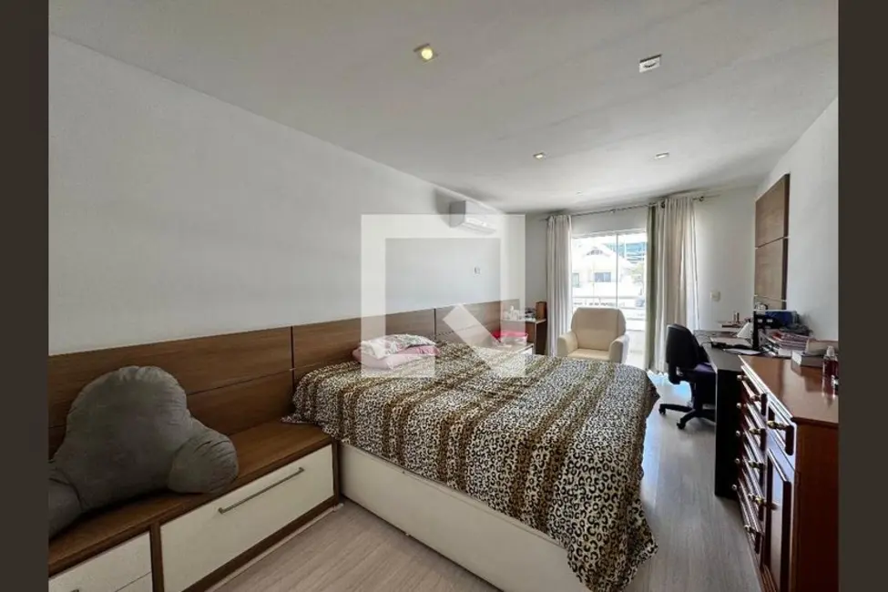 Casa com 5 quartos à venda, 290m2 em Rio De Janeiro - RJ - imagem 6 Foto 6 de Casa com 5 quartos à venda, 290m2 em Rio De Janeiro - RJ