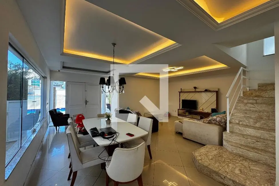 Casa com 6 quartos à venda, 290m2 em Rio De Janeiro - RJ - imagem 4 Foto 4 de Casa com 6 quartos à venda, 290m2 em Rio De Janeiro - RJ
