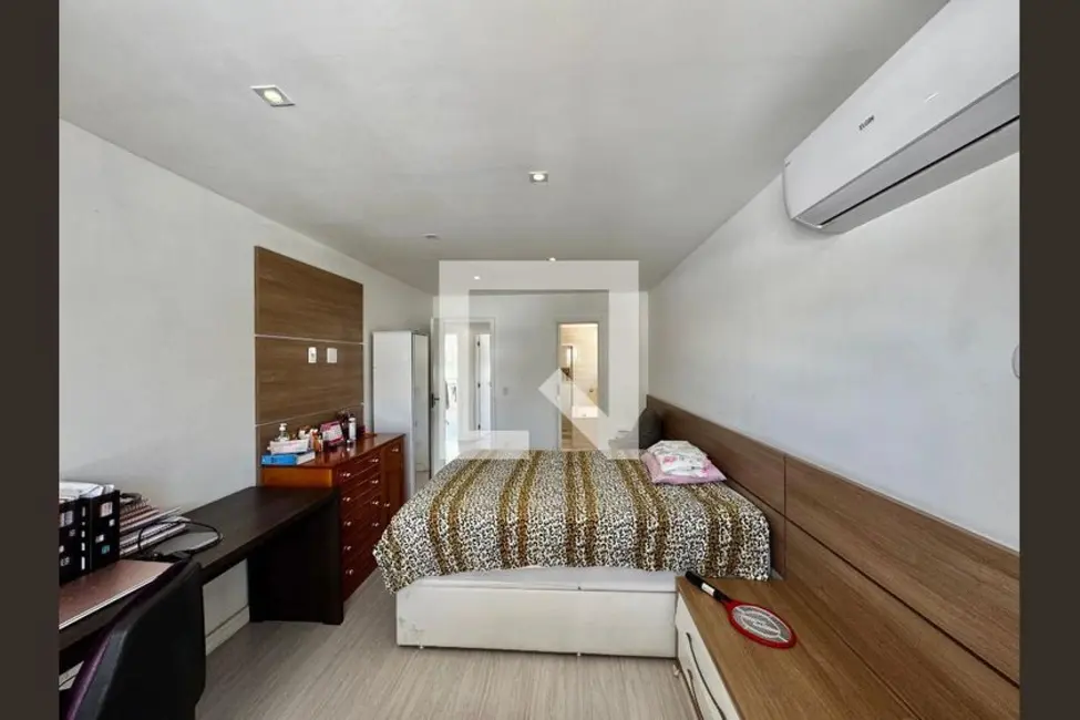 Casa com 5 quartos à venda, 290m2 em Rio De Janeiro - RJ - imagem 9 Foto 9 de Casa com 5 quartos à venda, 290m2 em Rio De Janeiro - RJ
