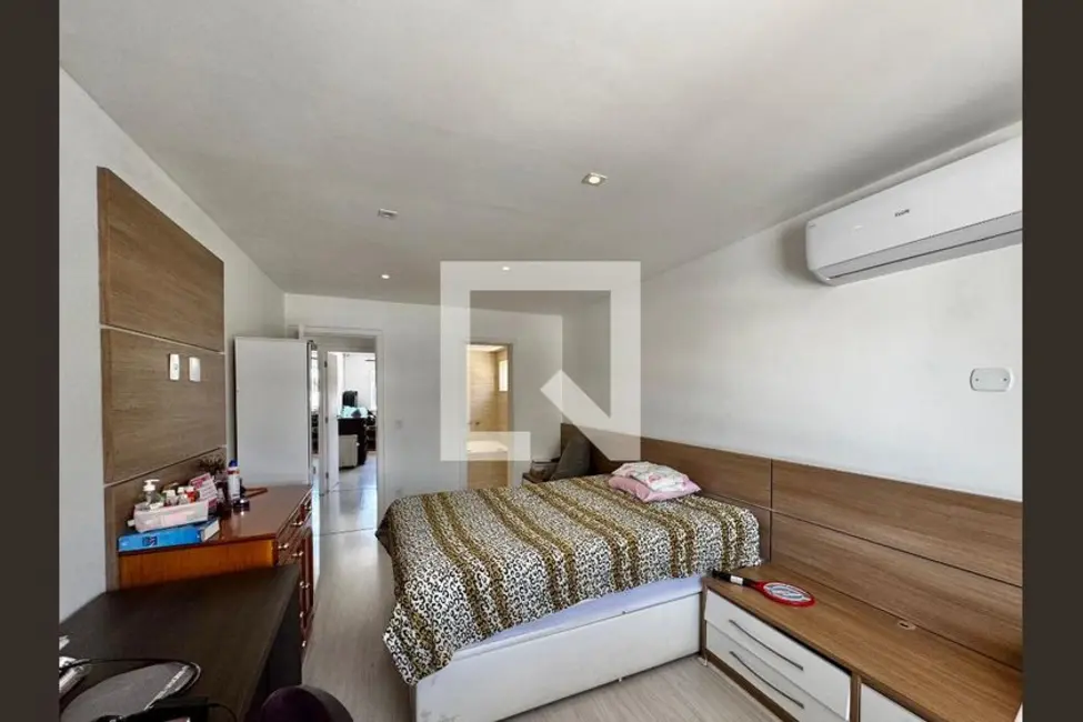 Casa com 5 quartos à venda, 290m2 em Rio De Janeiro - RJ - imagem 8 Foto 8 de Casa com 5 quartos à venda, 290m2 em Rio De Janeiro - RJ