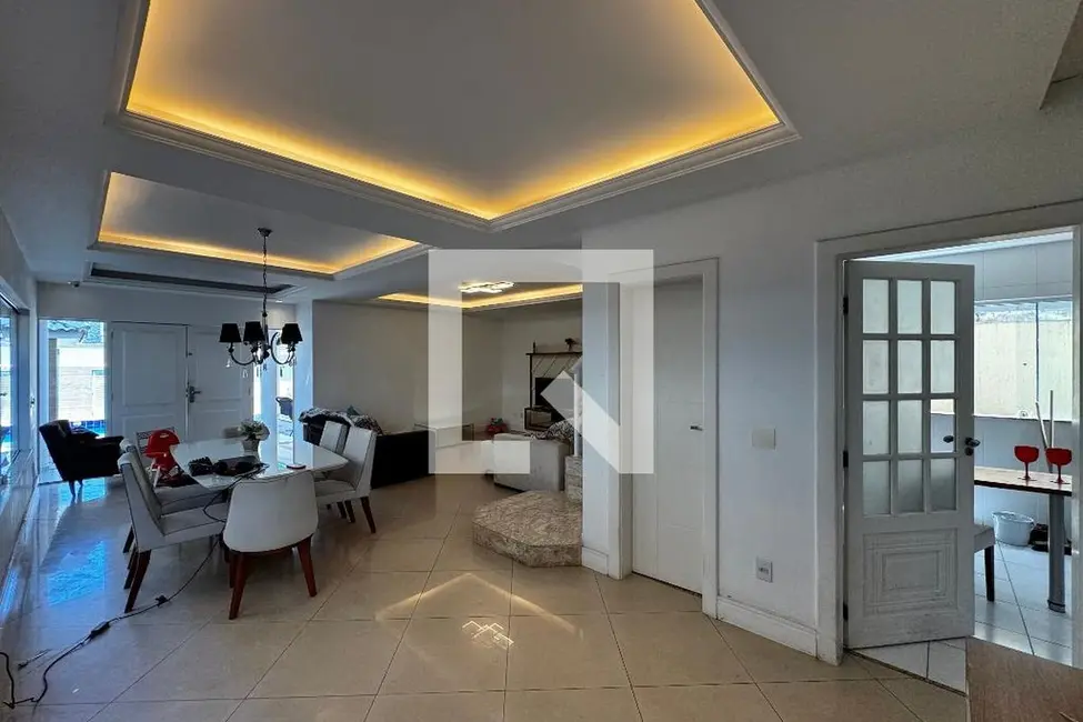 Casa com 6 quartos à venda, 290m2 em Rio De Janeiro - RJ - imagem 2 Foto 2 de Casa com 6 quartos à venda, 290m2 em Rio De Janeiro - RJ