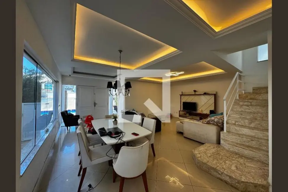 Casa com 5 quartos à venda, 290m2 em Rio De Janeiro - RJ - imagem 2 Foto 2 de Casa com 5 quartos à venda, 290m2 em Rio De Janeiro - RJ