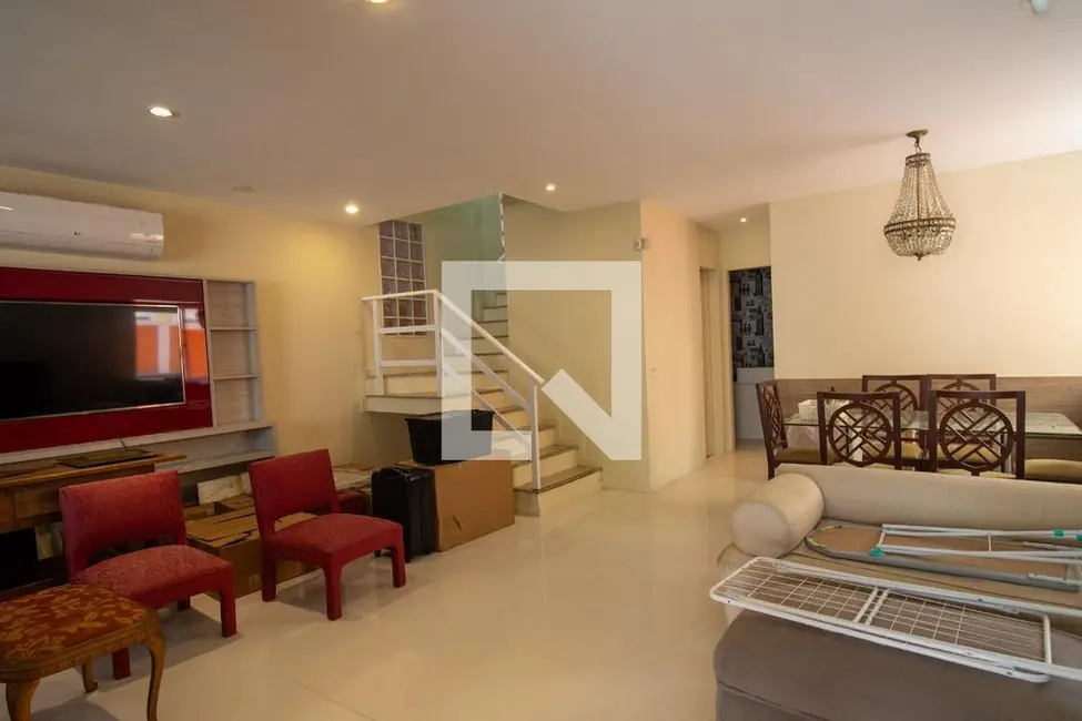 Casa com 5 quartos à venda, 251m2 em Rio De Janeiro - RJ - imagem 2 Foto 2 de Casa com 5 quartos à venda, 251m2 em Rio De Janeiro - RJ