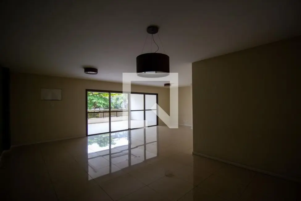 Apartamento com 3 quartos à venda, 200m2 em Rio De Janeiro - RJ - imagem 4 Foto 4 de Apartamento com 3 quartos à venda, 200m2 em Rio De Janeiro - RJ