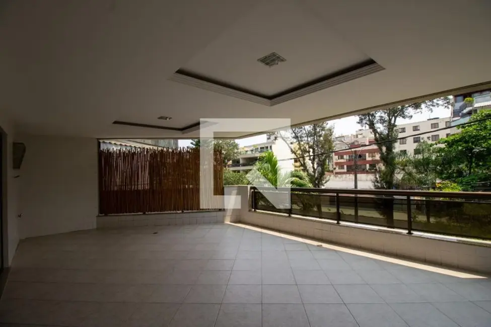 Apartamento com 3 quartos à venda, 200m2 em Rio De Janeiro - RJ - imagem 5 Foto 5 de Apartamento com 3 quartos à venda, 200m2 em Rio De Janeiro - RJ