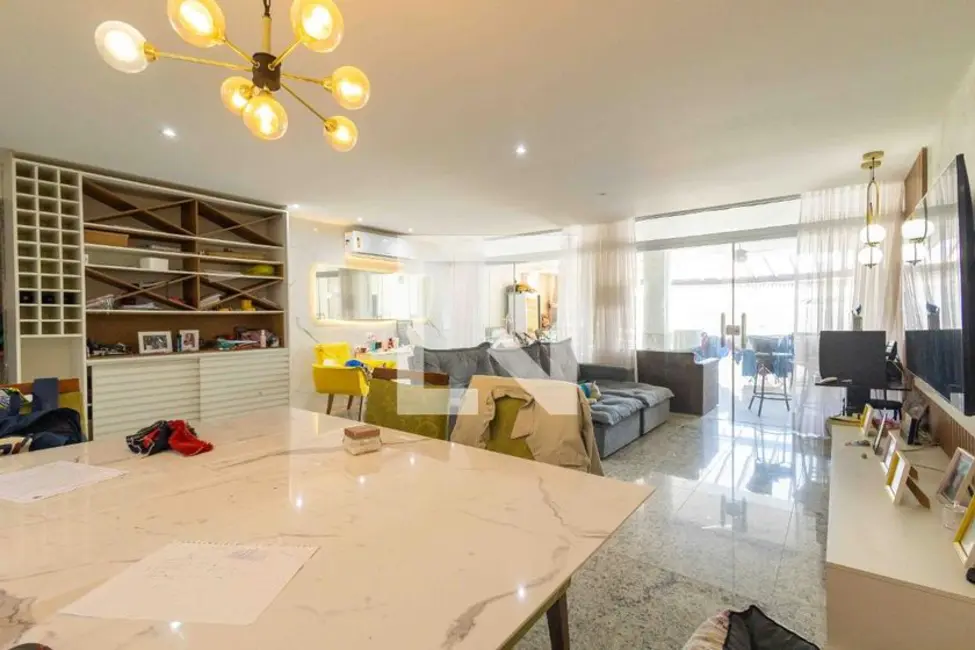 Casa com 5 quartos à venda, 450m2 em Rio De Janeiro - RJ - imagem 3 Foto 3 de Casa com 5 quartos à venda, 450m2 em Rio De Janeiro - RJ