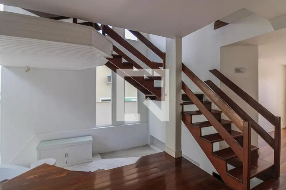 Casa com 5 quartos à venda, 520m2 em Rio De Janeiro - RJ - imagem 6 Foto 6 de Casa com 5 quartos à venda, 520m2 em Rio De Janeiro - RJ