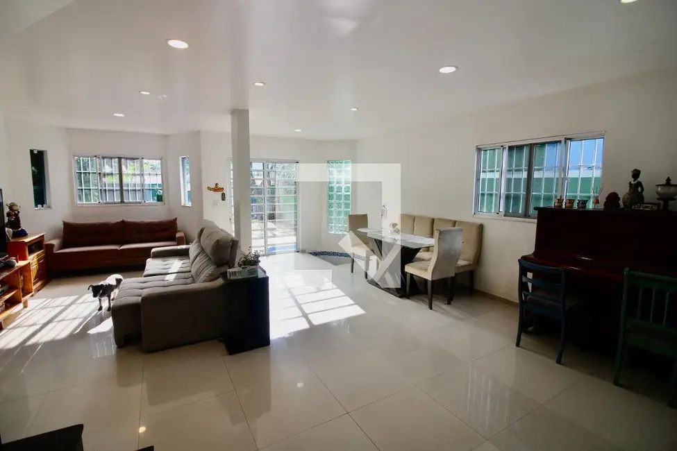 Casa com 4 quartos à venda, 340m2 em Rio De Janeiro - RJ - imagem 2 Foto 2 de Casa com 4 quartos à venda, 340m2 em Rio De Janeiro - RJ