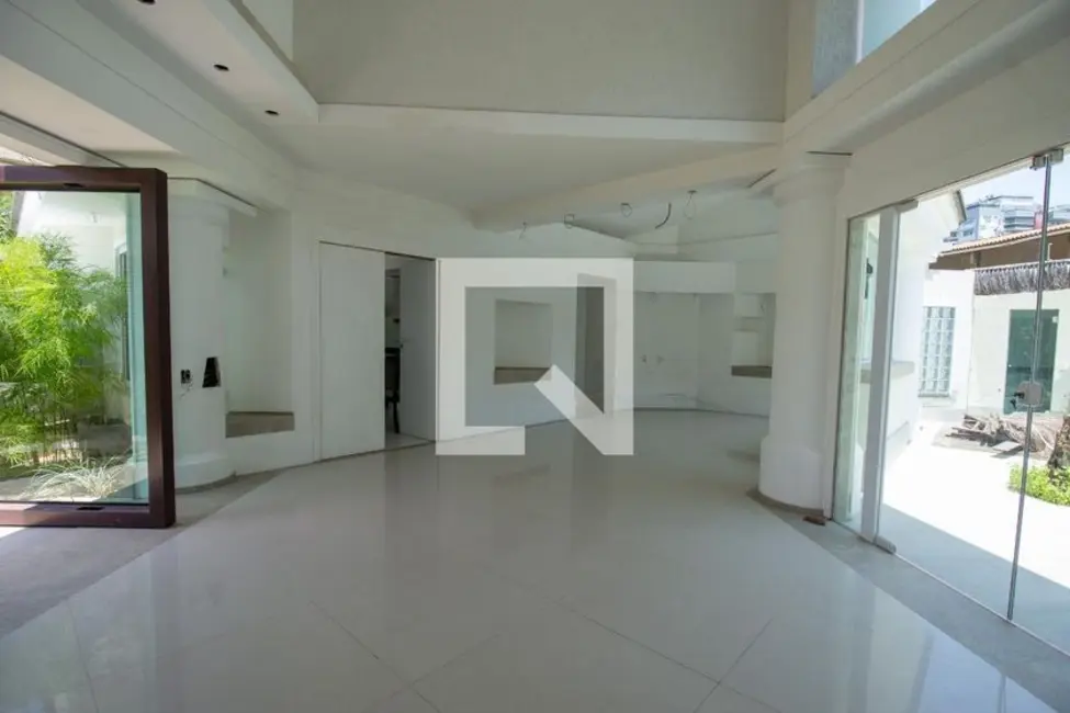 Casa com 6 quartos à venda, 380m2 em Rio De Janeiro - RJ - imagem 2 Foto 2 de Casa com 6 quartos à venda, 380m2 em Rio De Janeiro - RJ