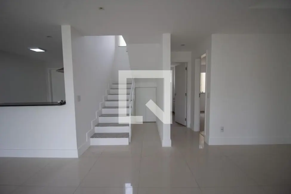 Casa com 4 quartos à venda, 180m2 em Rio De Janeiro - RJ - imagem 5 Foto 5 de Casa com 4 quartos à venda, 180m2 em Rio De Janeiro - RJ
