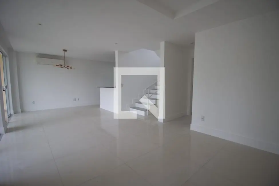 Casa com 4 quartos à venda, 180m2 em Rio De Janeiro - RJ - imagem 3 Foto 3 de Casa com 4 quartos à venda, 180m2 em Rio De Janeiro - RJ