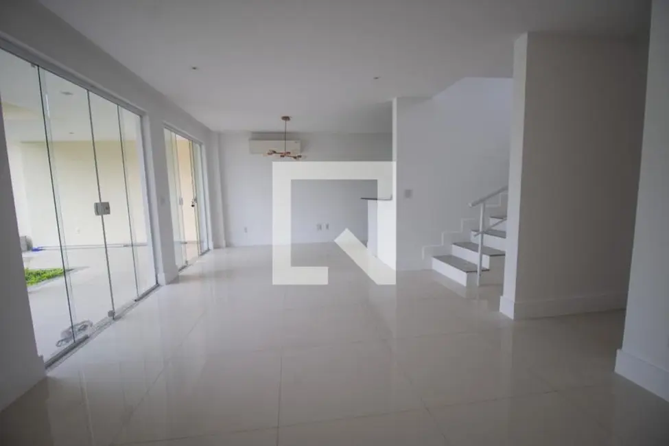Casa com 4 quartos à venda, 180m2 em Rio De Janeiro - RJ - imagem 4 Foto 4 de Casa com 4 quartos à venda, 180m2 em Rio De Janeiro - RJ