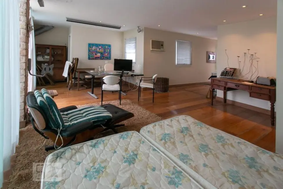 Apartamento com 1 quarto à venda, 160m2 em Rio De Janeiro - RJ - imagem 1 Foto 1 de Apartamento com 1 quarto à venda, 160m2 em Rio De Janeiro - RJ