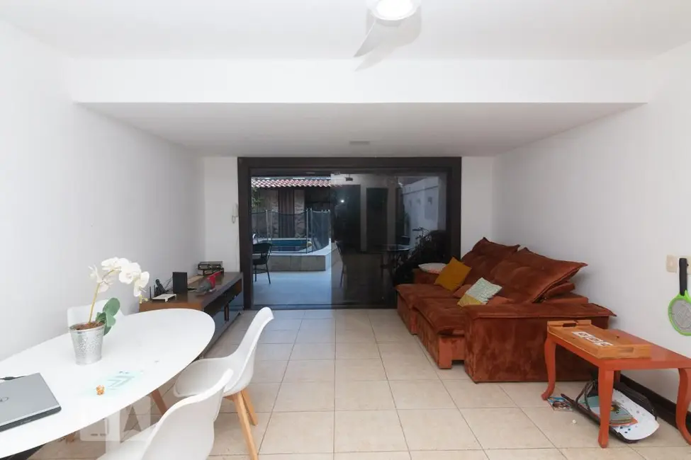 Casa com 4 quartos à venda, 258m2 em Barra da Tijuca, Rio De Janeiro - RJ - imagem 1 Foto 1 de Casa com 4 quartos à venda, 258m2 em Barra da Tijuca, Rio De Janeiro - RJ