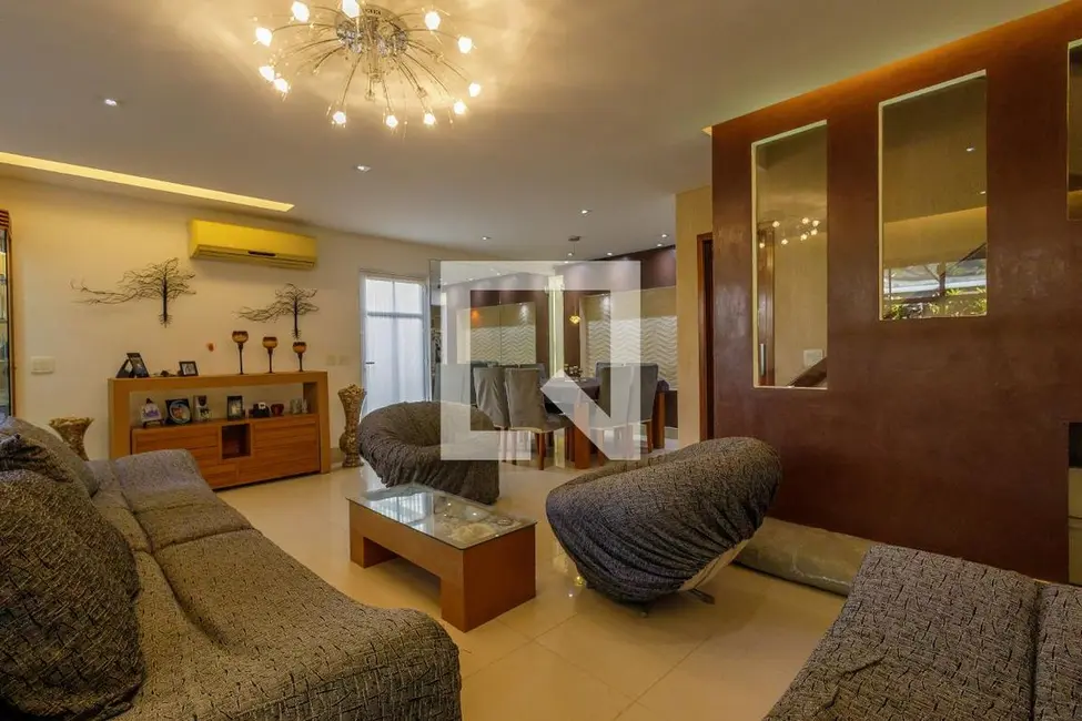 Casa com 4 quartos à venda, 213m2 em Rio De Janeiro - RJ - imagem 2 Foto 2 de Casa com 4 quartos à venda, 213m2 em Rio De Janeiro - RJ