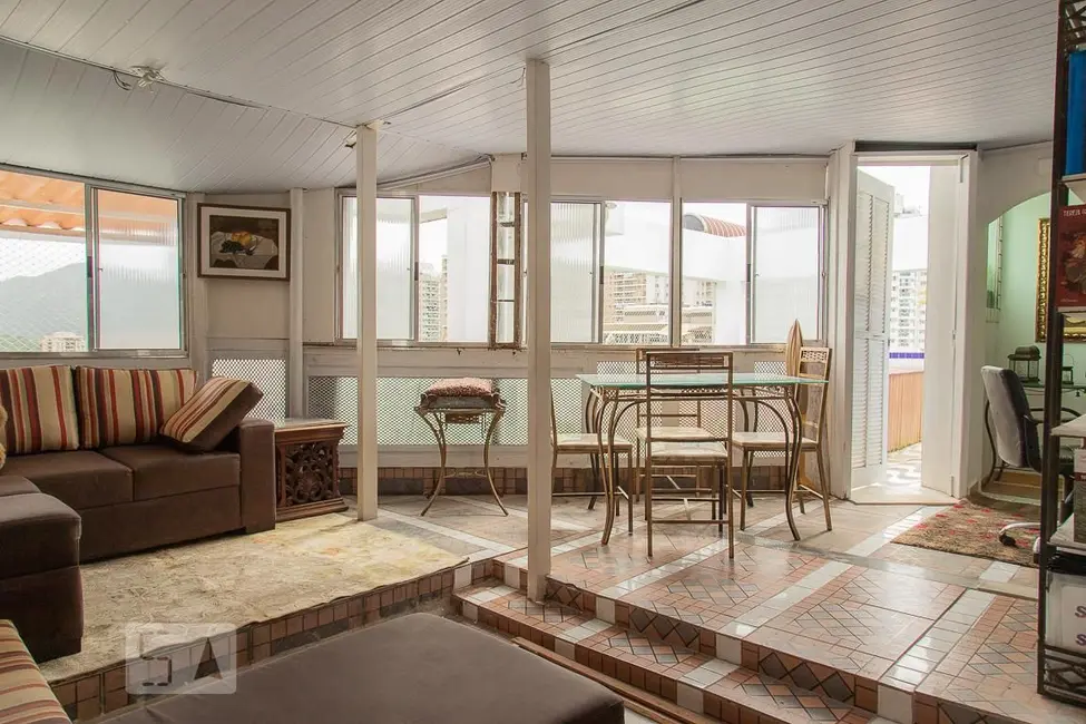 Apartamento com 3 quartos à venda, 150m2 em Rio De Janeiro - RJ - imagem 5 Foto 5 de Apartamento com 3 quartos à venda, 150m2 em Rio De Janeiro - RJ