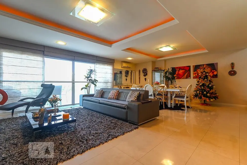 Apartamento com 3 quartos à venda, 300m2 em Rio De Janeiro - RJ - imagem 2 Foto 2 de Apartamento com 3 quartos à venda, 300m2 em Rio De Janeiro - RJ