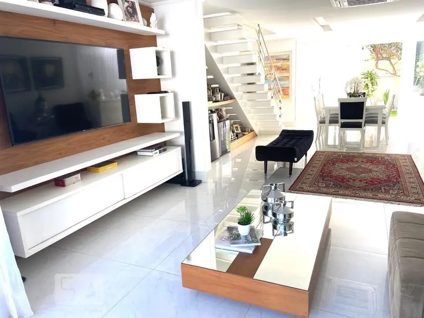 Foto 1 de Casa com 4 quartos à venda, 243m2 em Rio De Janeiro - RJ