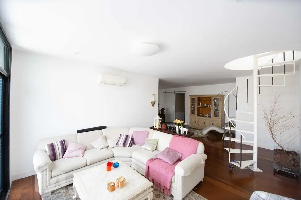 Apartamento com 4 quartos à venda, 270m2 em Rio De Janeiro - RJ - imagem 3 Foto 3 de Apartamento com 4 quartos à venda, 270m2 em Rio De Janeiro - RJ