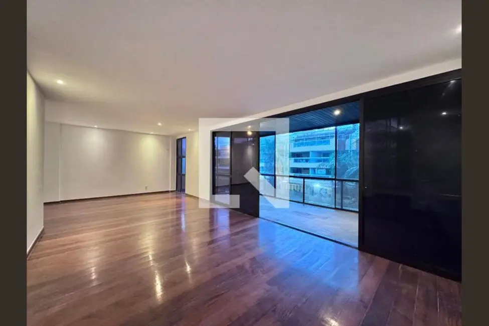 Apartamento com 3 quartos à venda, 200m2 em Rio De Janeiro - RJ - imagem 1 Foto 1 de Apartamento com 3 quartos à venda, 200m2 em Rio De Janeiro - RJ