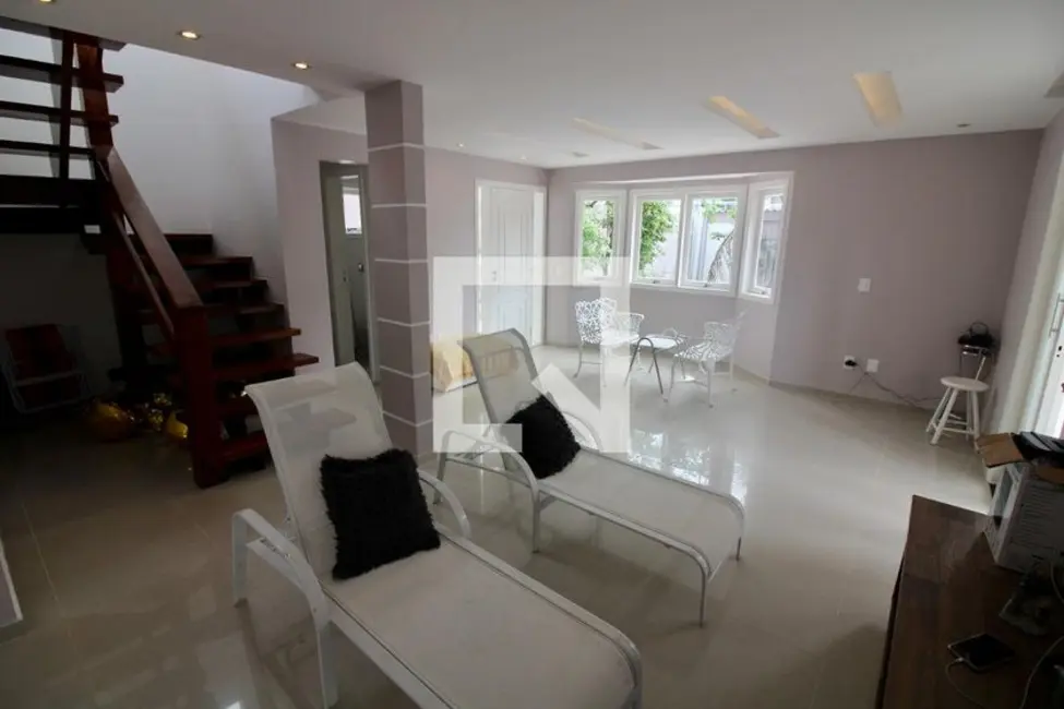 Casa com 3 quartos à venda, 240m2 em Rio De Janeiro - RJ - imagem 1 Foto 1 de Casa com 3 quartos à venda, 240m2 em Rio De Janeiro - RJ