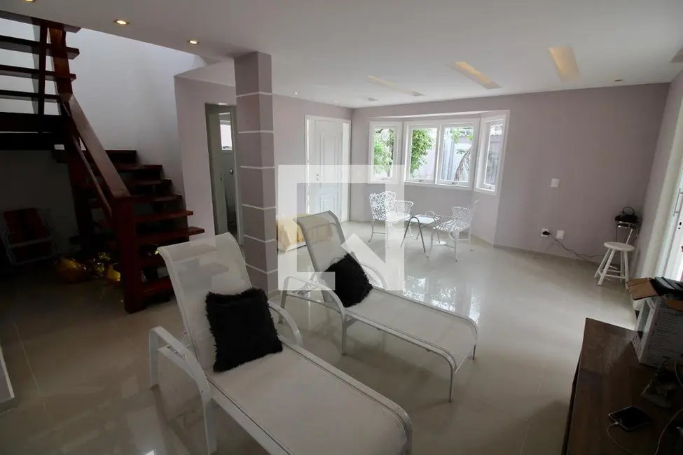 Casa com 3 quartos à venda, 240m2 em Rio De Janeiro - RJ - imagem 2 Foto 2 de Casa com 3 quartos à venda, 240m2 em Rio De Janeiro - RJ
