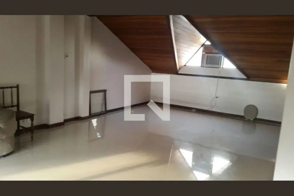 Casa de Condomínio com 3 quartos à venda, 200m2 em Rio De Janeiro - RJ - imagem 4 Foto 4 de Casa de Condomínio com 3 quartos à venda, 200m2 em Rio De Janeiro - RJ