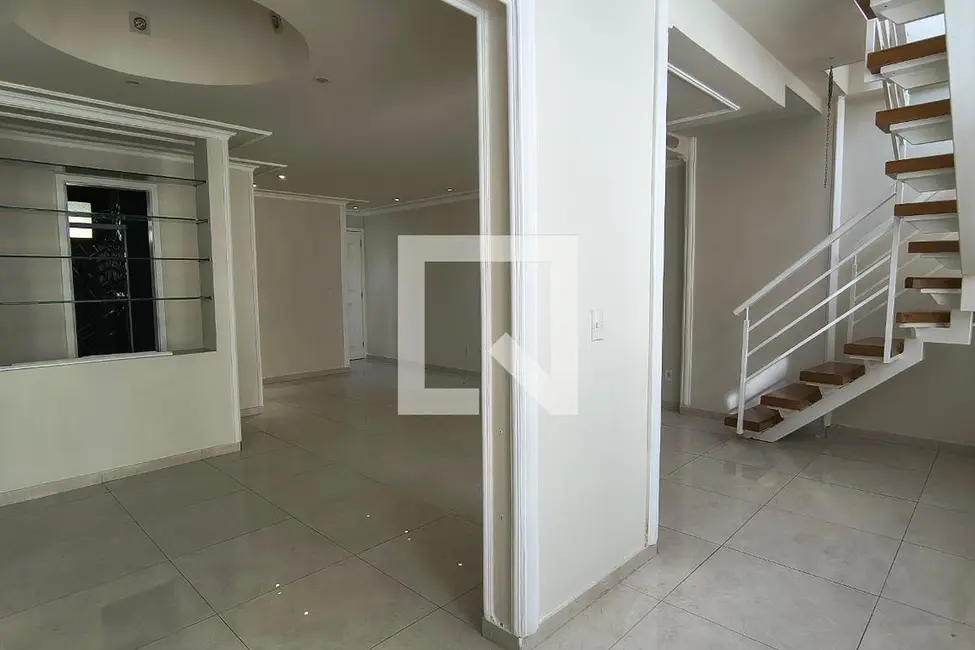 Apartamento com 3 quartos à venda, 220m2 em Rio De Janeiro - RJ - imagem 4 Foto 4 de Apartamento com 3 quartos à venda, 220m2 em Rio De Janeiro - RJ