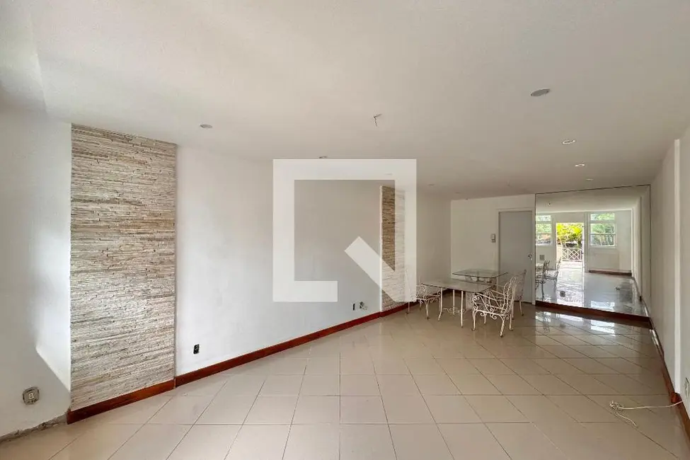 Casa de Condomínio com 3 quartos à venda, 220m2 em Rio De Janeiro - RJ - imagem 4 Foto 4 de Casa de Condomínio com 3 quartos à venda, 220m2 em Rio De Janeiro - RJ