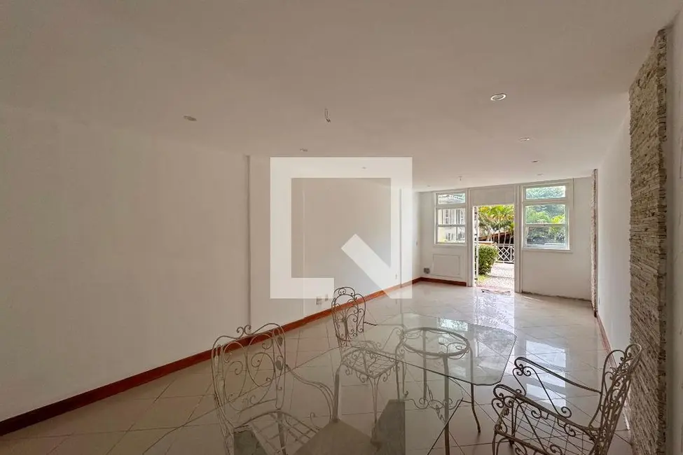 Casa de Condomínio com 3 quartos à venda, 220m2 em Rio De Janeiro - RJ - imagem 2 Foto 2 de Casa de Condomínio com 3 quartos à venda, 220m2 em Rio De Janeiro - RJ