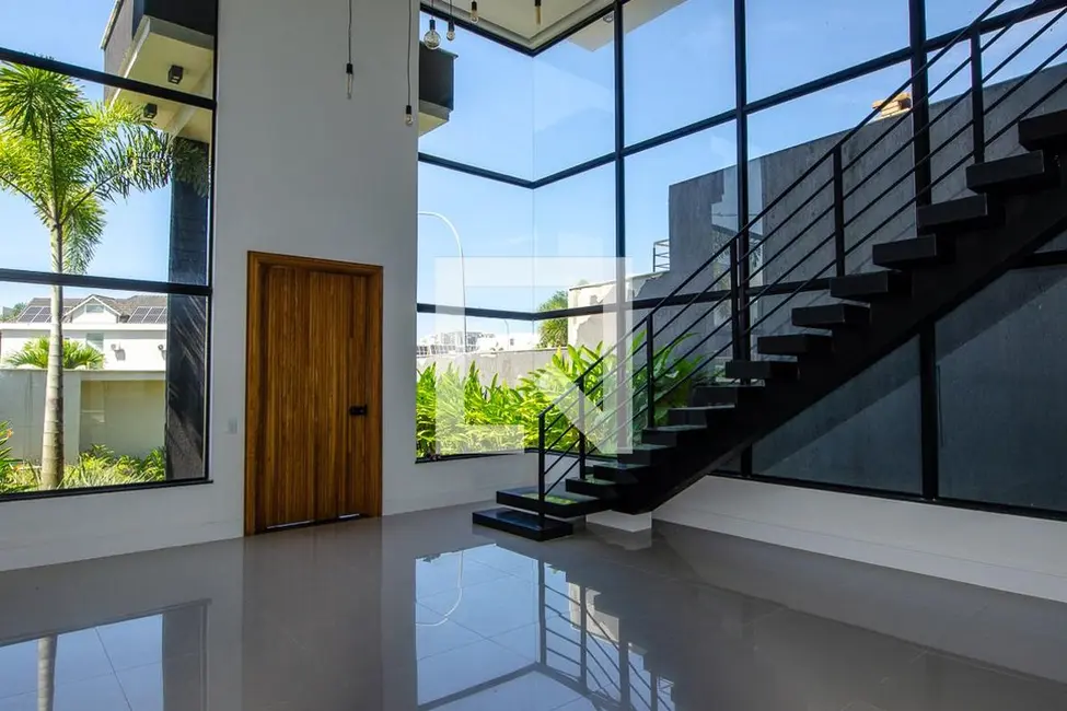 Foto 1 de Casa com 3 quartos à venda, 300m2 em Rio De Janeiro - RJ