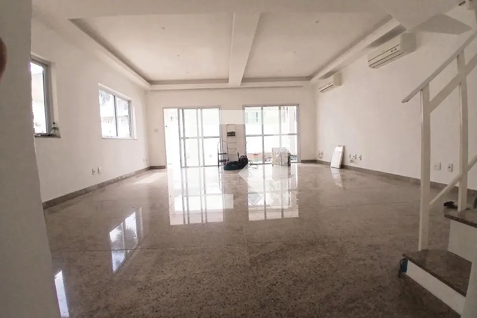 Casa com 5 quartos à venda, 260m2 em Rio De Janeiro - RJ - imagem 2 Foto 2 de Casa com 5 quartos à venda, 260m2 em Rio De Janeiro - RJ
