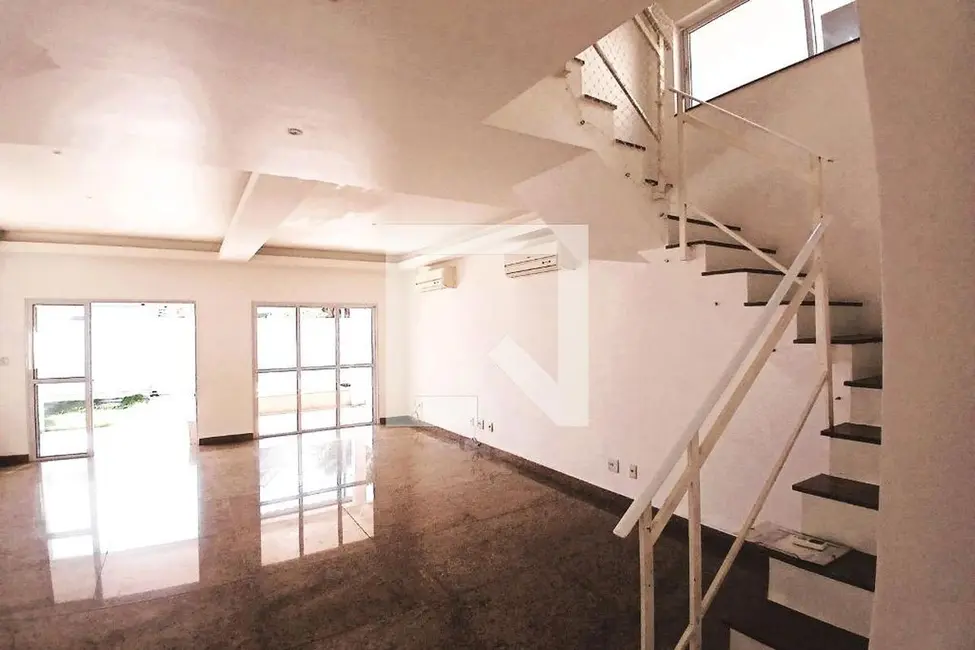 Casa com 5 quartos à venda, 260m2 em Rio De Janeiro - RJ - imagem 3 Foto 3 de Casa com 5 quartos à venda, 260m2 em Rio De Janeiro - RJ